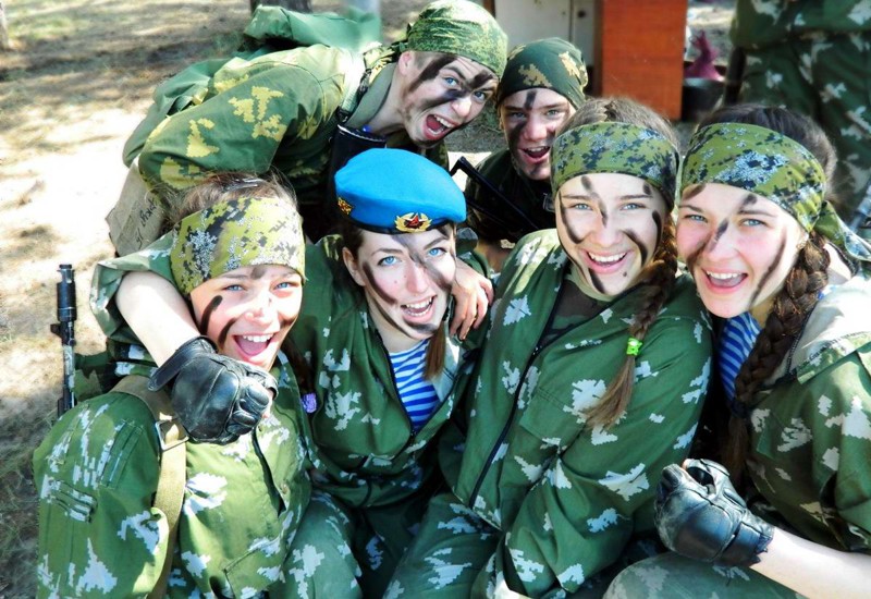 Девушки в крылатой пехоте служат последние 10 лет. И они настоящие красавицы (фото)