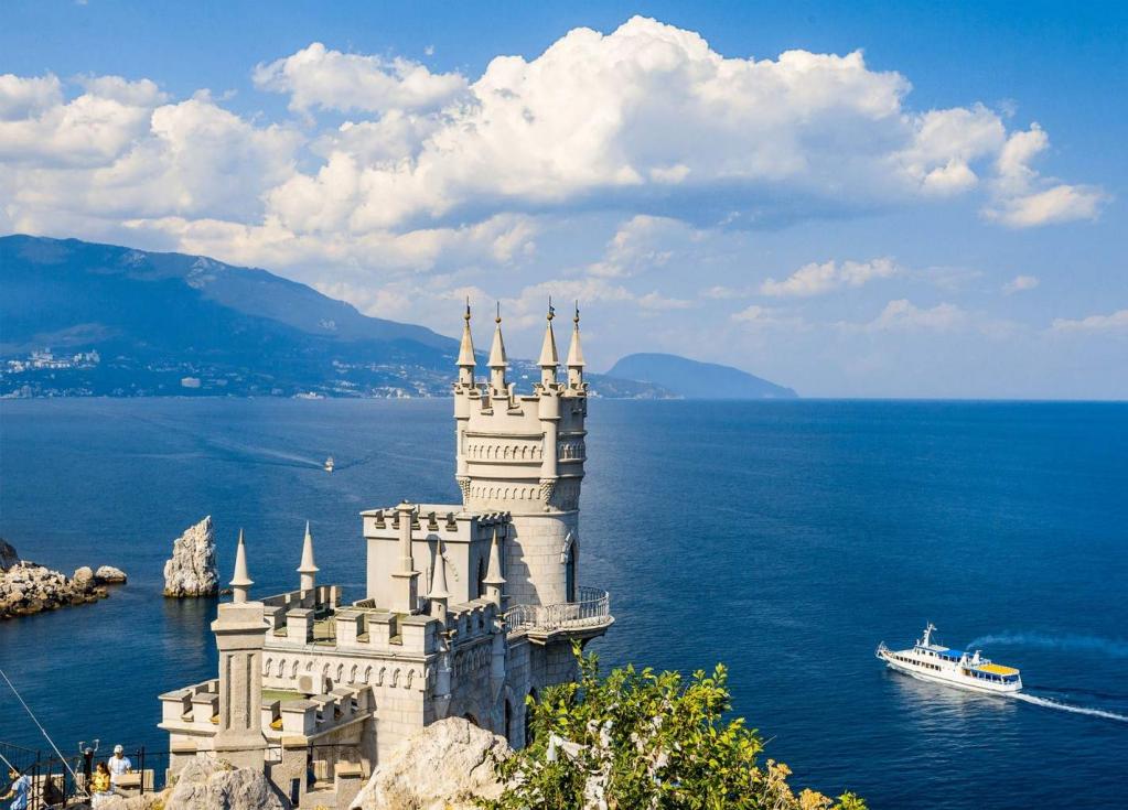 На основании данных бронирования жилья туристами составлен список самых популярных курортов Крыма на бархатный сезон