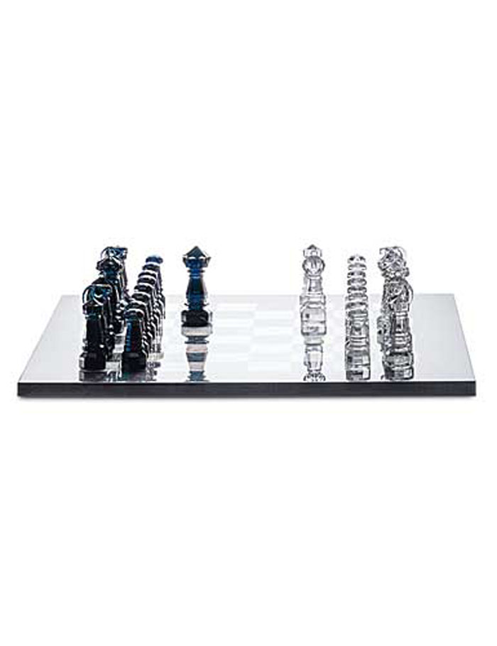 В них можно не только играть: шахматы, нарды из хрусталя, мрамора и змеиной кожи как роскошный домашний декор