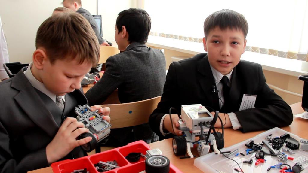 Музыка лидирует, но роботы не отстают: стали известны самые популярные в России детские кружки