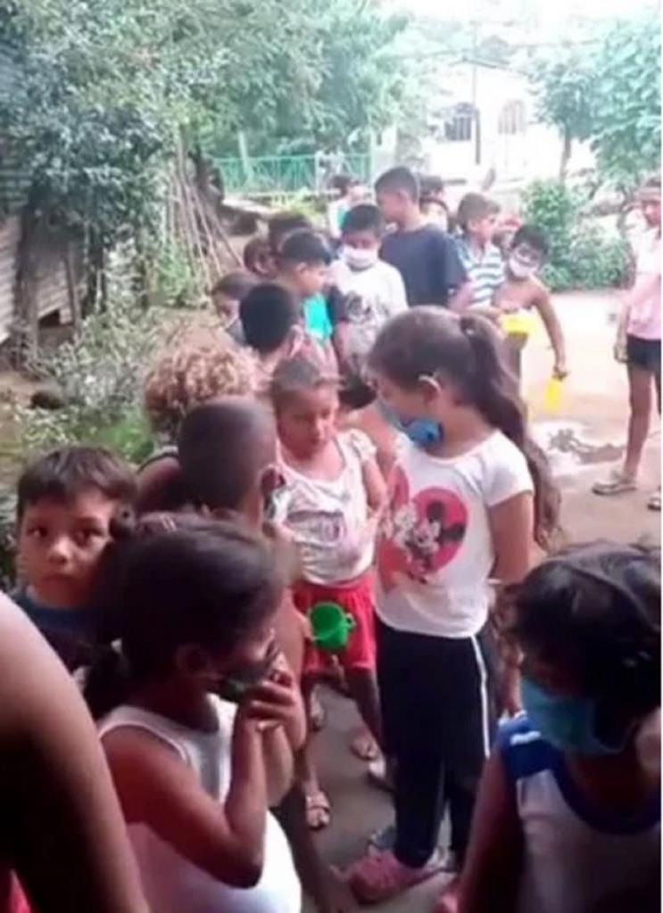 Ютубер из Никарагуа превратила свой дом в столовую, чтобы 3 раза в неделю кормить детей из малообеспеченных семей