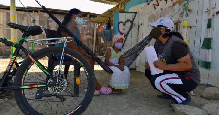 Учительница из Эквадора каждый день ездит на велосипеде, чтобы преподавать для тех, у кого нет Интернета