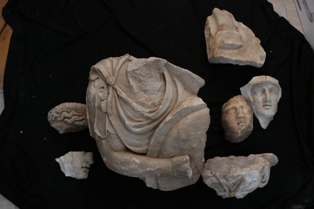 Храм Адриана: в Турции археологи раскопали руины одного из самых крупных храмов эллинистического периода (фото)