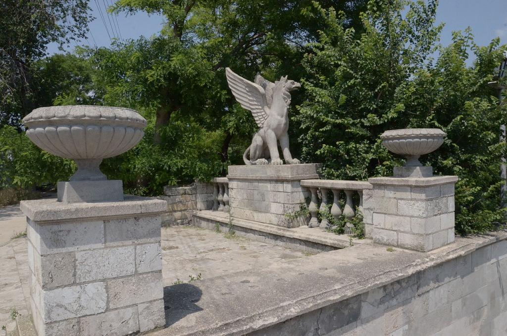 Ультрасовременные и исторические материалы: как проходит реконструкция Митридатских лестниц в Керчи
