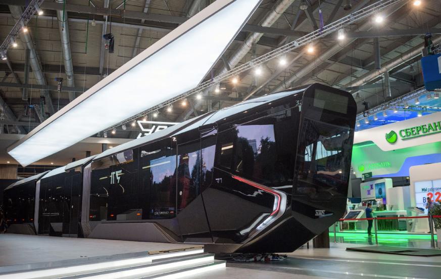 Гордость России – зеркальный трамвай. Его готовили к Чемпионату мира по футболу 2018, но бросили на промзоне ржаветь