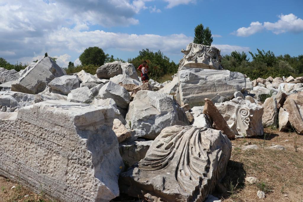 Храм Адриана: в Турции археологи раскопали руины одного из самых крупных храмов эллинистического периода (фото)