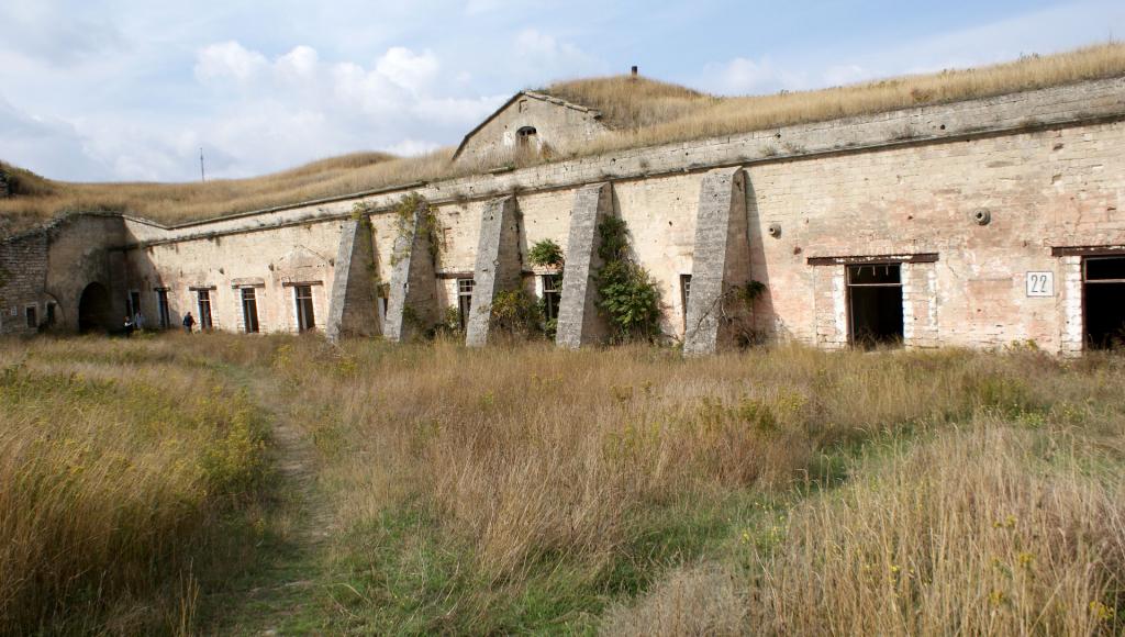 Развалины превратят в экскурсионный центр: как продвигается реставрация Керченской крепости
