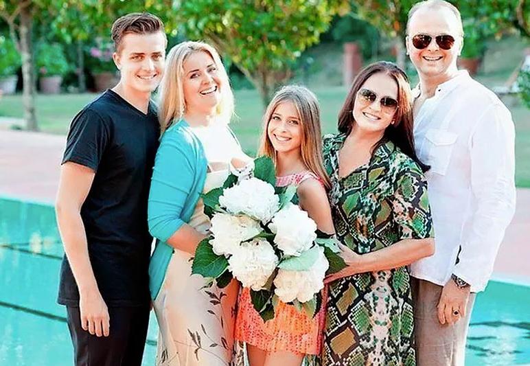 Сын Софии Ротару - Руслан Евдокименко - поделился раритетными свадебными снимками своих родителей
