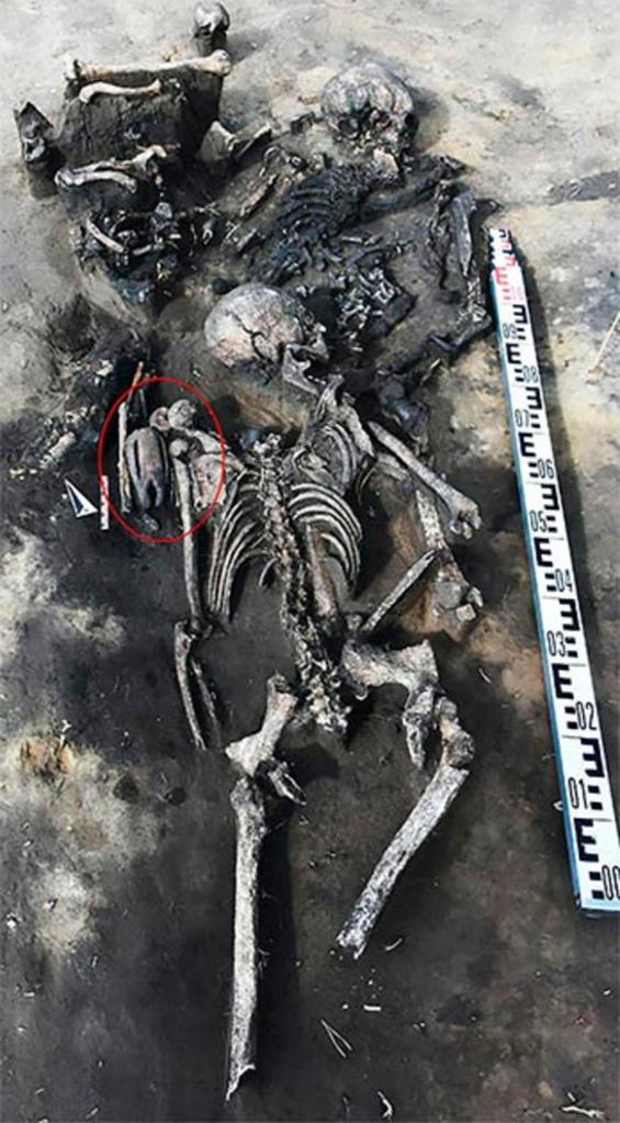 Загадочная находка 5000-летней давности в Сибири: ученые нашли фигурку человека из глины с тату на лице