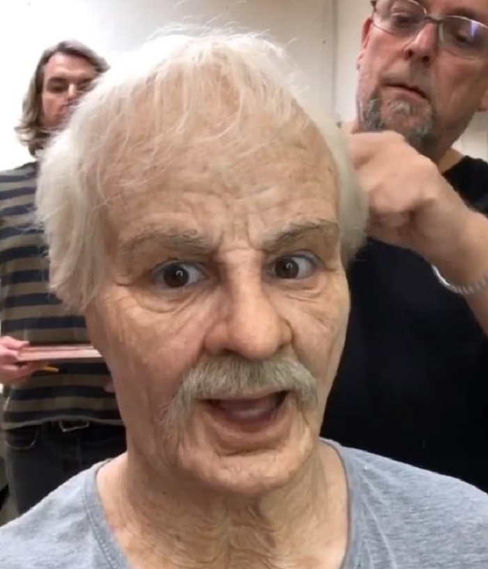Оскароносный художник по гриму Марк Кулиер превратил лицо модели Риан Сагден в лицо пожилого мужчины