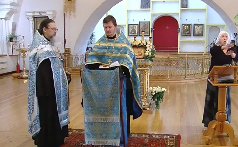 Как молиться в церкви тем, кто не слышит: в Москве состоялся форум представителей православных общин для глухих