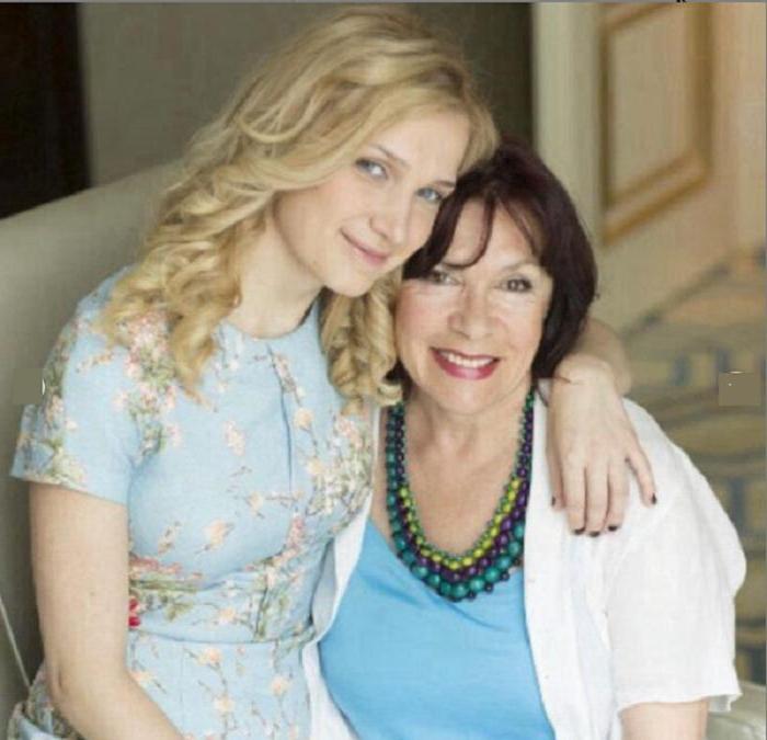 Интеллигентная и обаятельная: мама красавицы Марии Порошиной тоже была актрисой (фото)