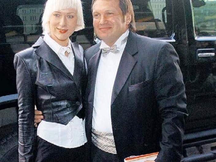 Владимиру Соловьеву исполнилось 57 лет: три жены, восемь детей и множество скандалов