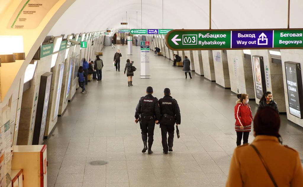 Нарушение режима - штраф 4 тысячи: метро Санкт-Петербурга переходит в режим повышенной готовности в связи с коронавирусом