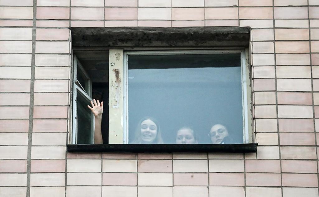 С масками и без массовых мероприятий: в Петербурге продлили коронавирусные ограничения до конца ноября
