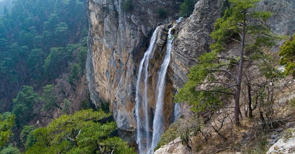 Почти 100 метров: в Крыму пересох самый большой водопад полуострова