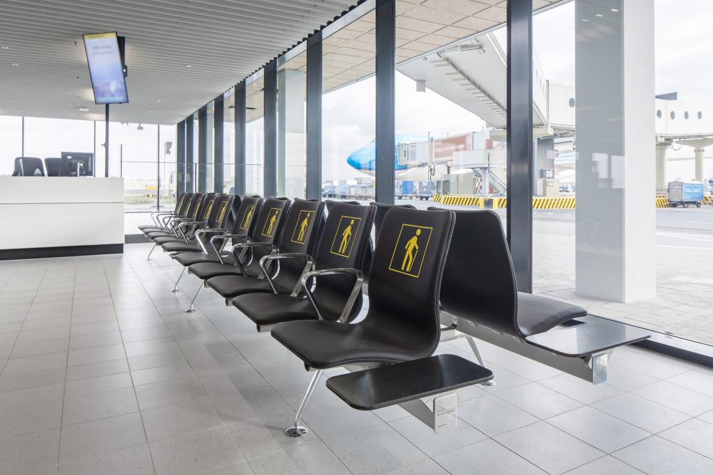 В голландский аэропорт не стали покупать новые сидения, а 