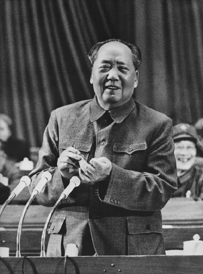 Коллекционер разрезал пополам свиток Мао Цзэдуна стоимостью 230 миллионов фунтов стерлингов, решив, что это подделка