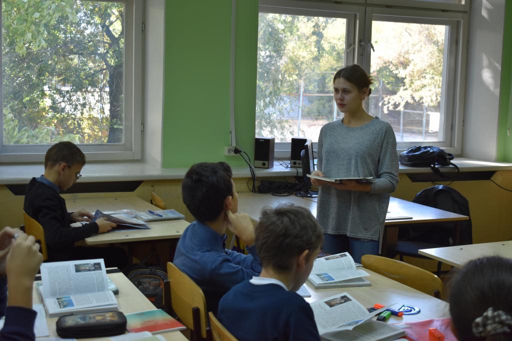 Молодые преподаватели: в Москве хотят заменить учителей в школах студентами