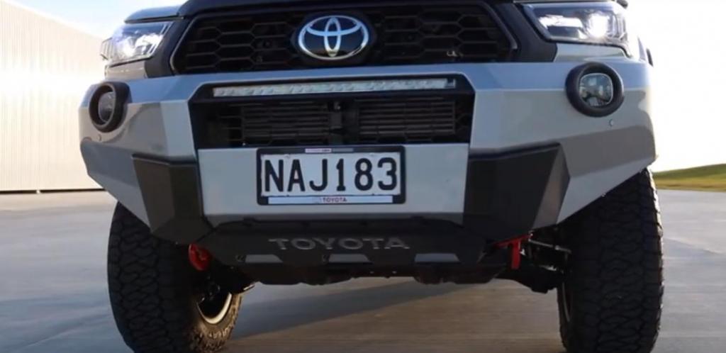 Серьезный конкурент Ford Ranger Raptor: Toyota готовит более мощную версию Hilux в новом исполнении Mako
