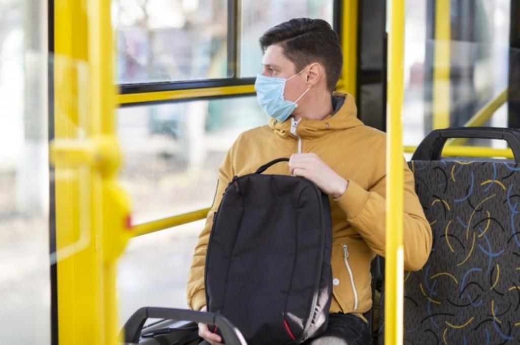 В Подмосковье ввели контроль за ношением масок. Теперь водители общественного транспорта будут фотографировать тех, кто не соблюдает меры предосторожности