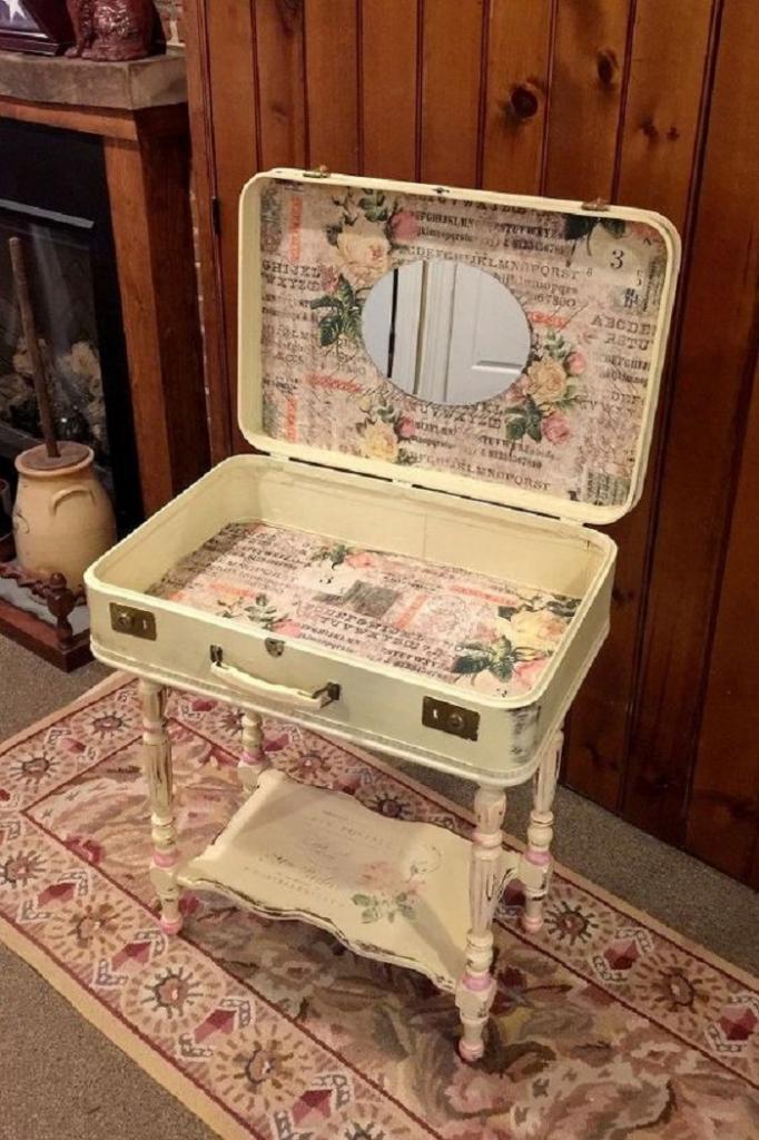 Из старого чемодана женщина сделала очень милый винтажный столик с местом для хранения внутри