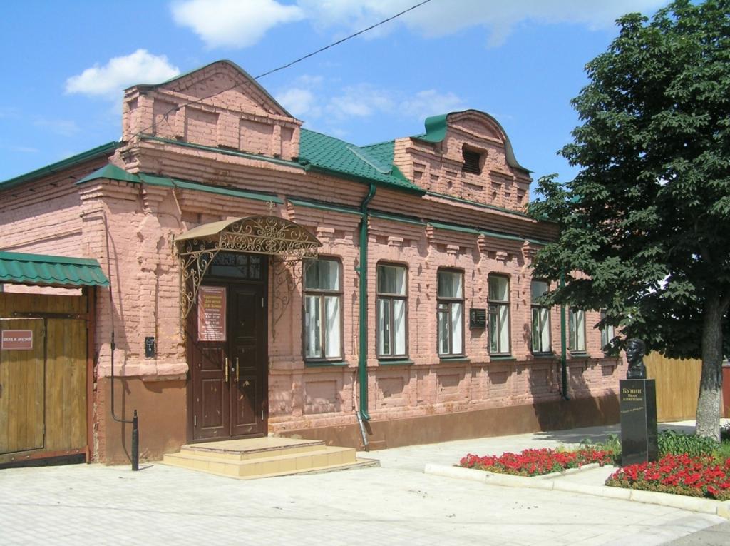 В честь 150-летия Ивана Бунина в Тульской области вновь открылся музей его имени: это единственный сохранившийся дом, в котором жил и работал писатель (фото)