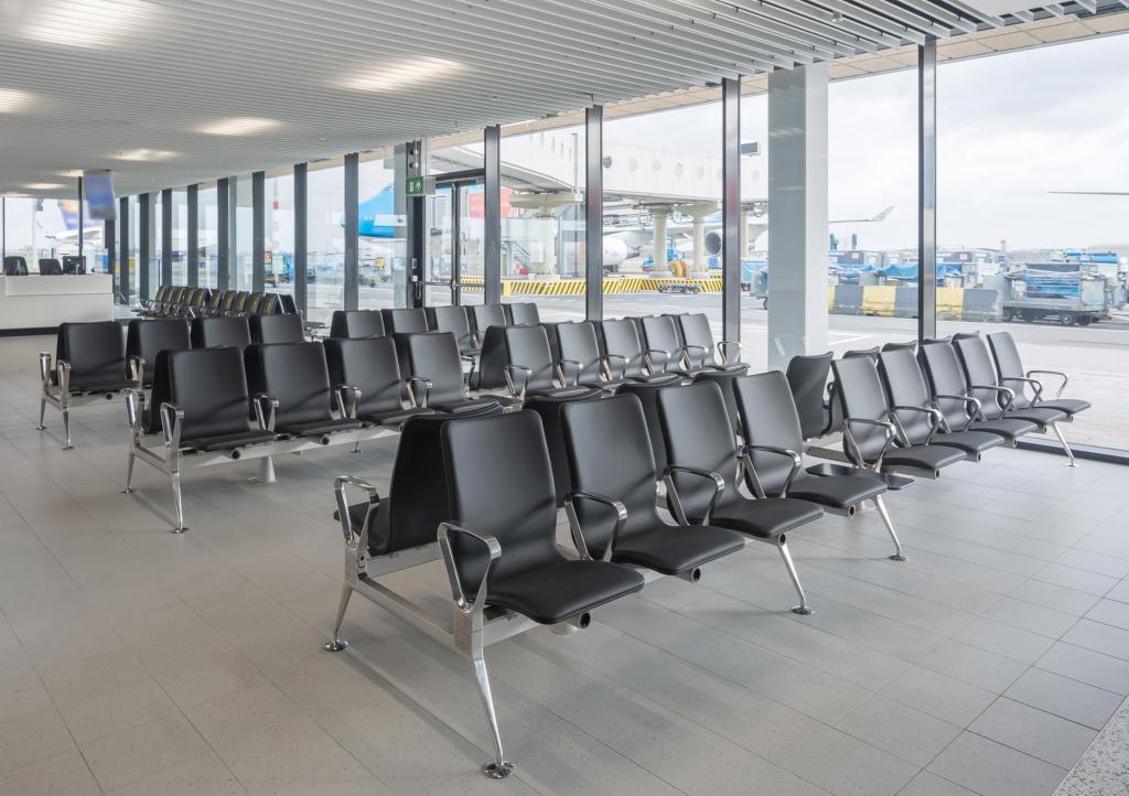 В голландский аэропорт не стали покупать новые сидения, а 