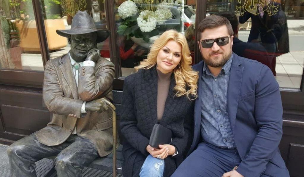 Ирина Круг развелась с третьим мужем, бизнесменом Сергеем Белоусовым, но не рассказала о том, свободно ли ее сердце сейчас