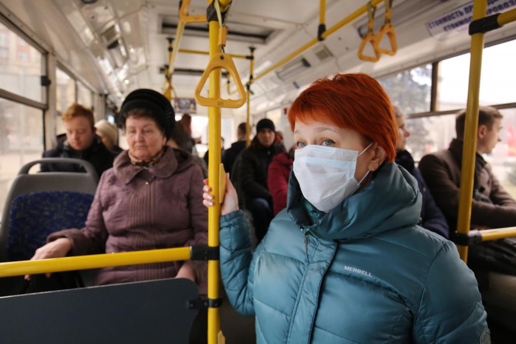 В Подмосковье ввели контроль за ношением масок. Теперь водители общественного транспорта будут фотографировать тех, кто не соблюдает меры предосторожности