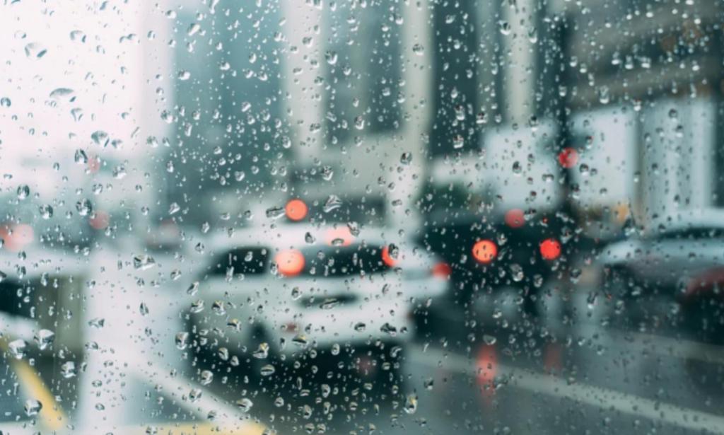 Отдых накрылся ливнем: в Краснодарском крае объявили экстренное предупреждение по сильным дождям