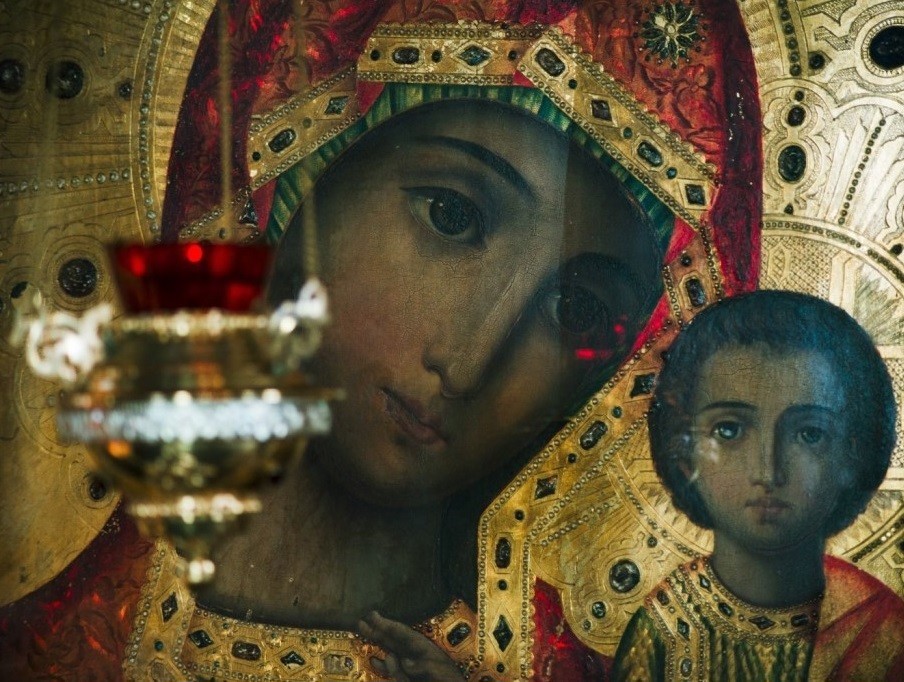 4 ноября – день Казанской иконы. О чем нужно молиться в этот праздник, кроме замужества (и слова, и мысли об этом обязательно будут услышаны)