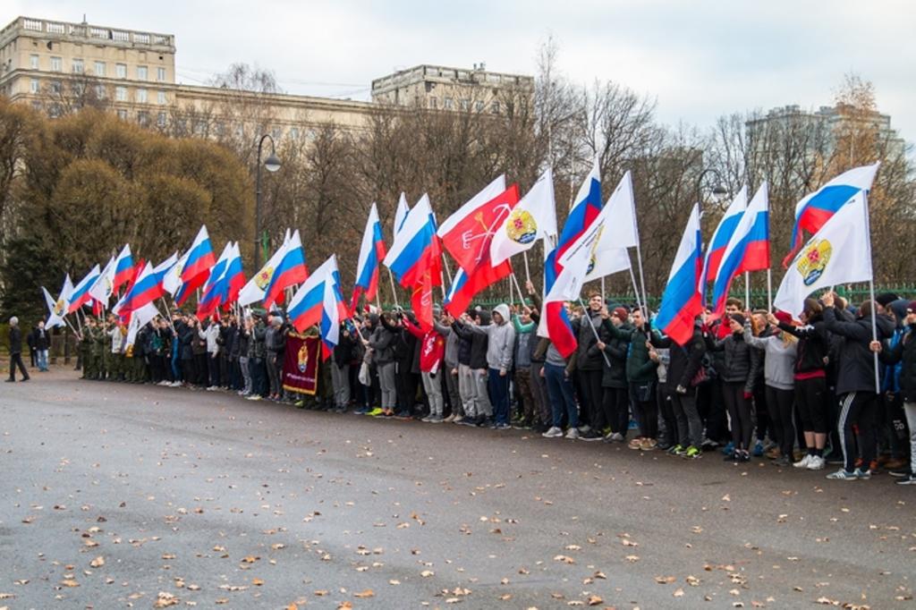 Многие туристы с удовольствием отметили День народного единства в Санкт-Петербурге. А вот на Новый год лететь на берега Невы передумали