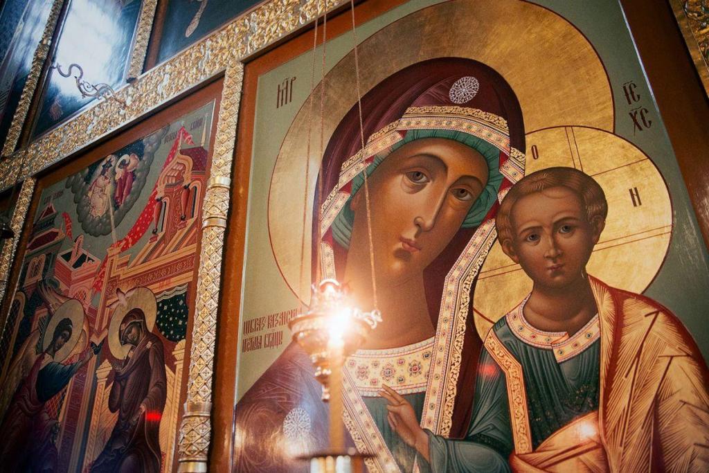 4 ноября – день Казанской иконы. О чем нужно молиться в этот праздник, кроме замужества (и слова, и мысли об этом обязательно будут услышаны)