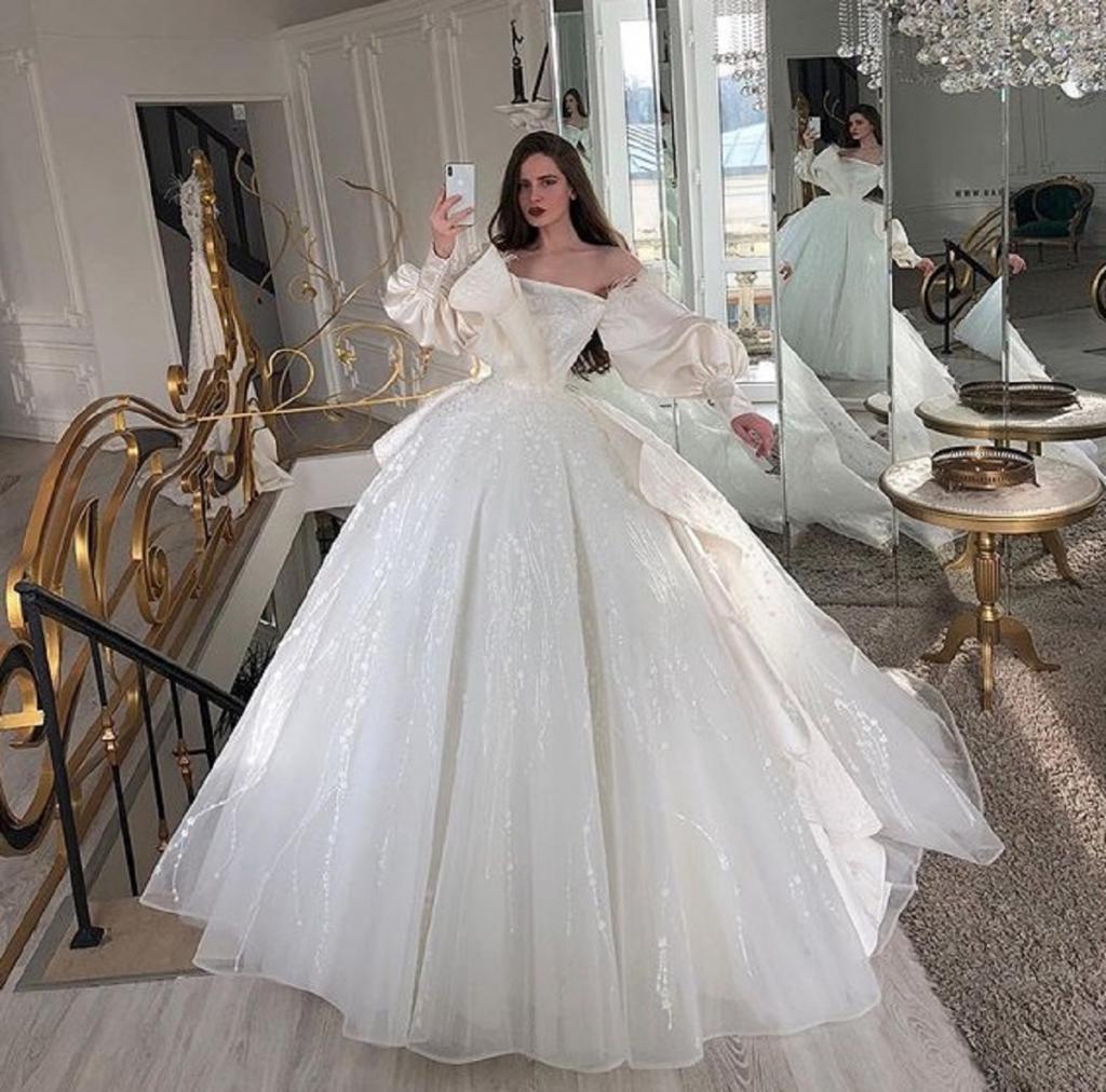 Свадебный тренд 2021 года - платья с длинным рукавом. 9 образов, которые сложно не полюбить