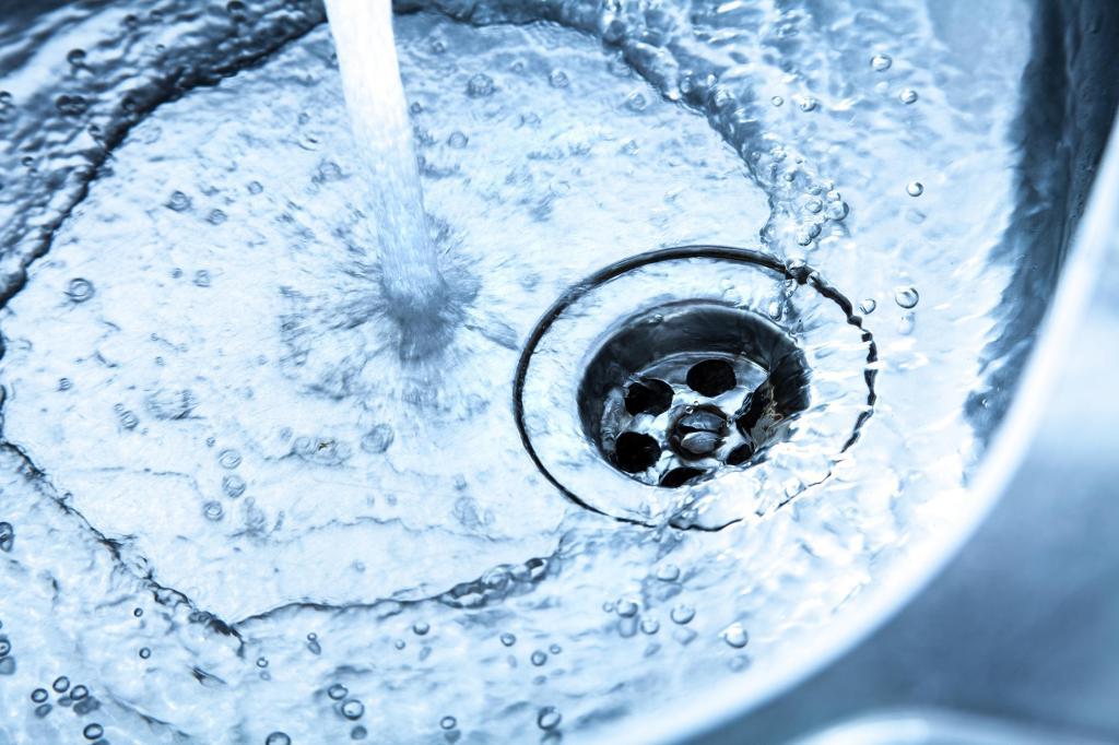 Водка, уксус, дрожжи: эксперт поделился рецептами домашних средств для уборки