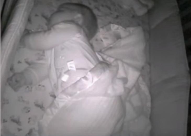Женщина уложила ребенка спать и включила радионяню. Через время она услышала мужской голос, который не узнала