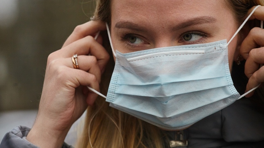 Трещины во рту - не самое страшное к чему приведет ношение маски - говорит врач