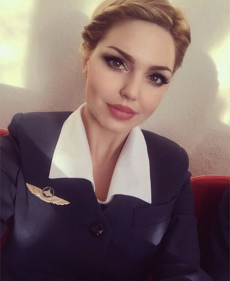 Покорила всех мужчин: внешность российской стюардессы вызвала восхищение