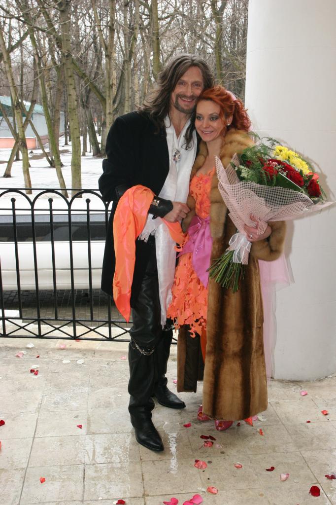 Цыгане, костюм от Зайцева и шуба в пол: как прошла вторая свадьба Никиты Джигурды