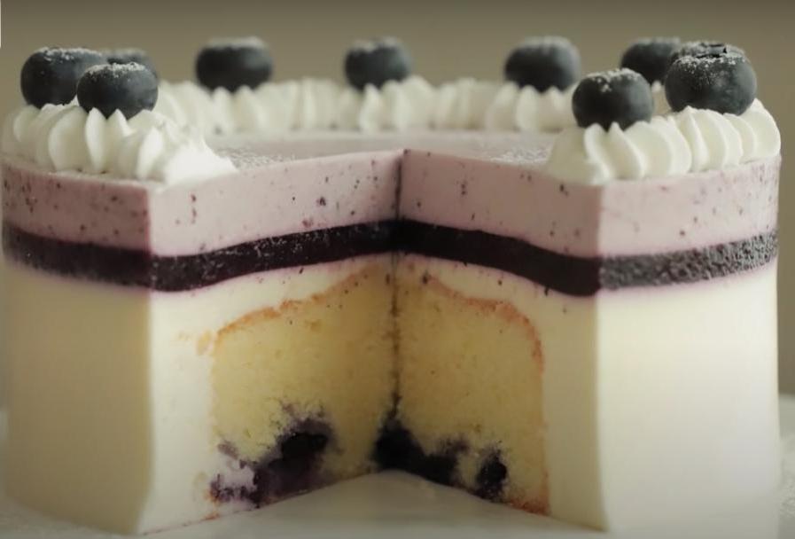 Сверху   чизкейк, а внутри   бисквитный пирог с черникой: готовим эффектный тортик, который покорит любого гурмана