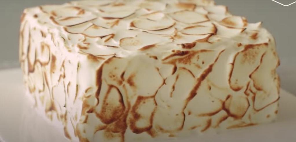 Бисквитный торт с воздушной меренгой: идеальный десерт для званого ужина