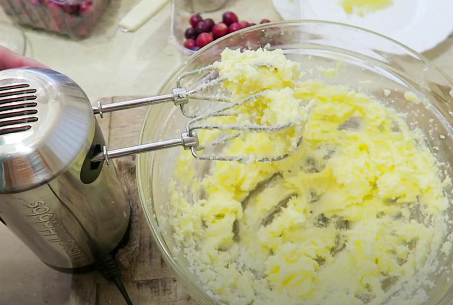 Нежный лимонно клюквенный пирог: готовится быстро и очень просто