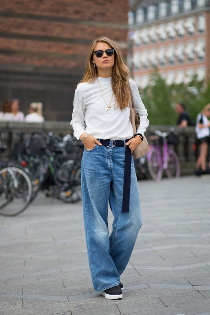 Со свитером, рубашкой и не только: с чем сочетать джинсы этой весной, чтобы выглядеть модно