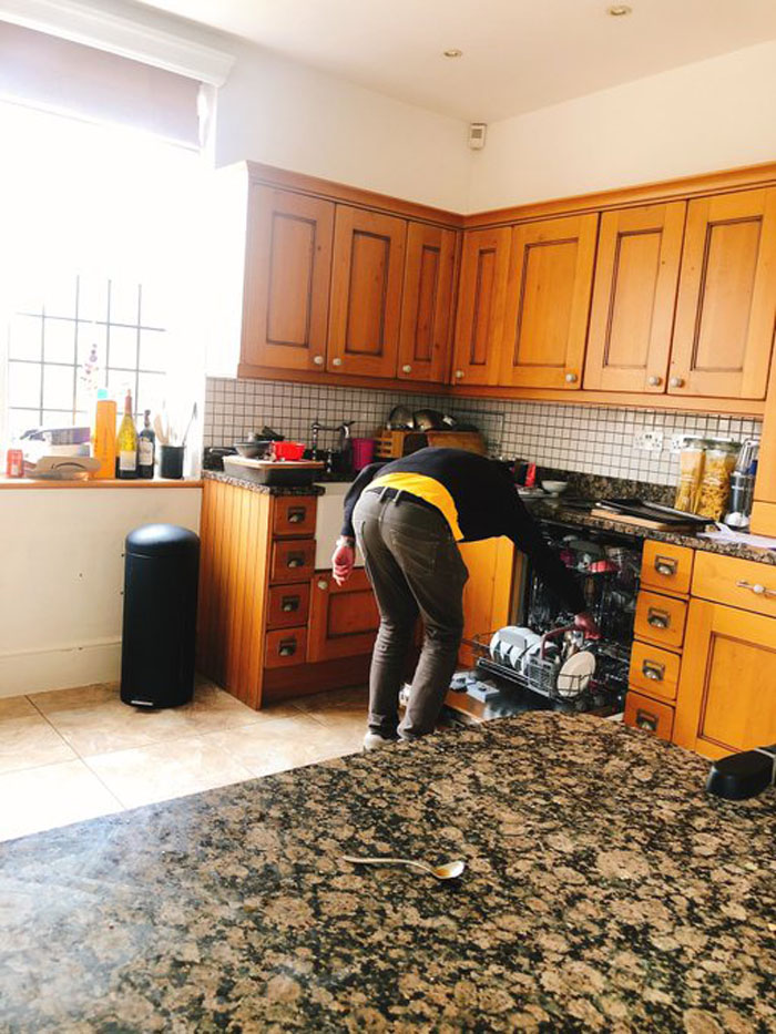 Чтобы показать важность работы по дому, хозяйка просто перестала ее делать: семья усвоила урок