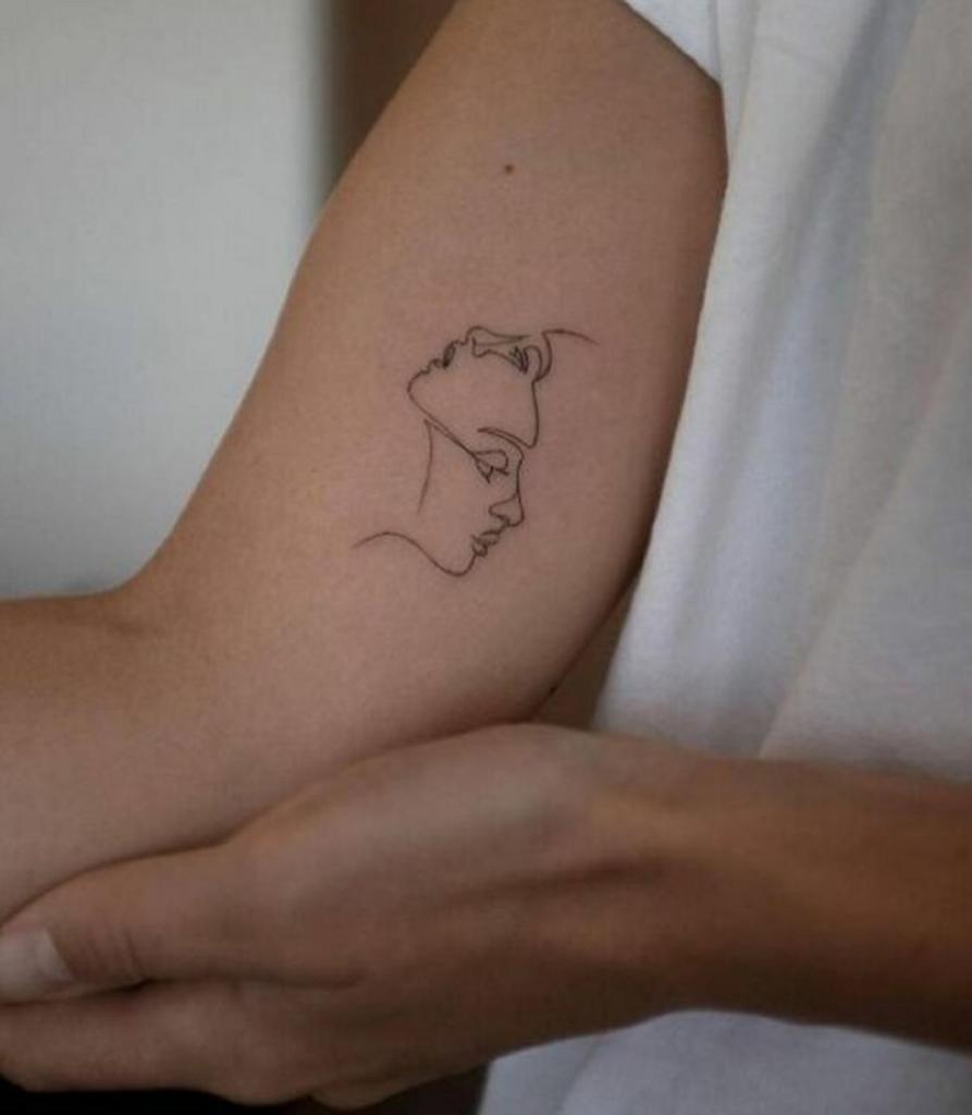 Нежное тату: 9 вариантов татуировок для девушек, которые хотят оригинальный и небольшой узор