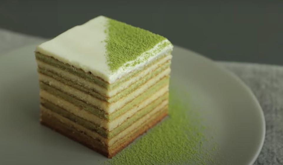 Многослойное пирожное с зеленым чаем: впечатляем близких интересным лакомством с красивым дизайном