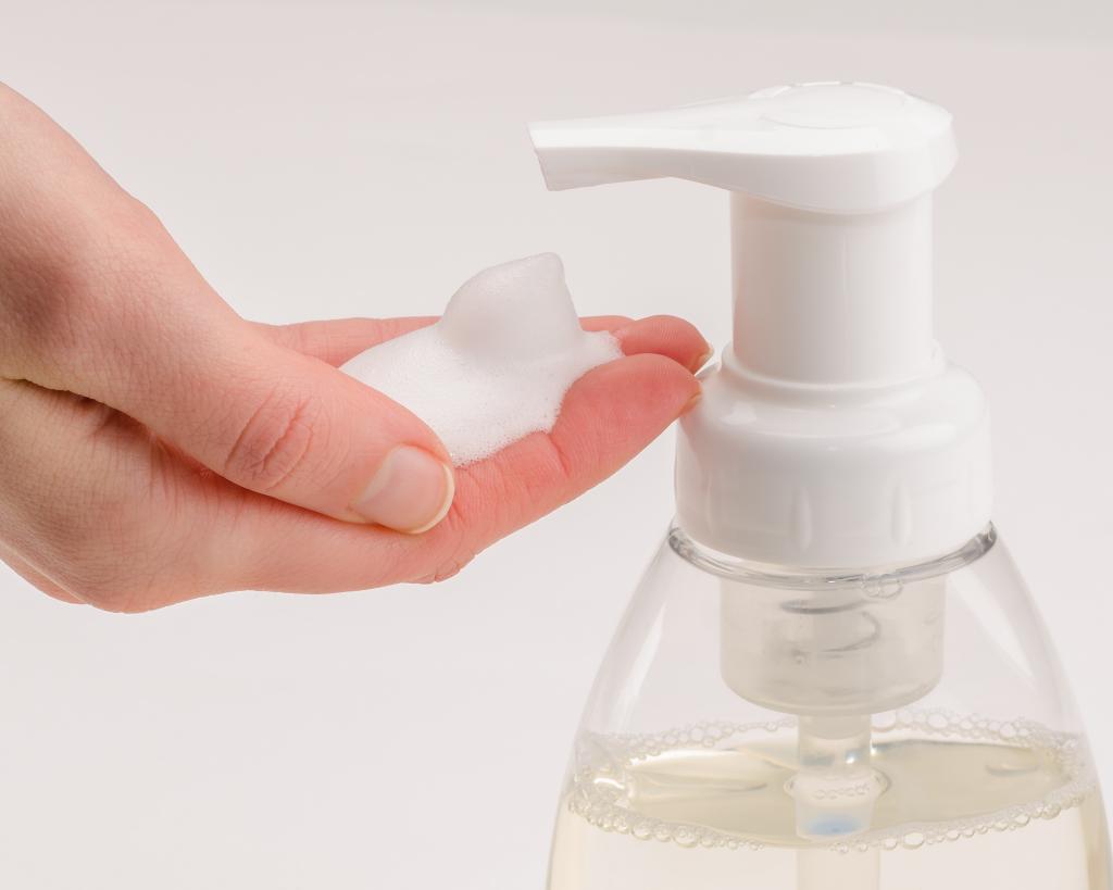 Делаем домашнее пенящееся мыло для рук с медом. Оно нежное, не сушит кожу и очень приятно пахнет