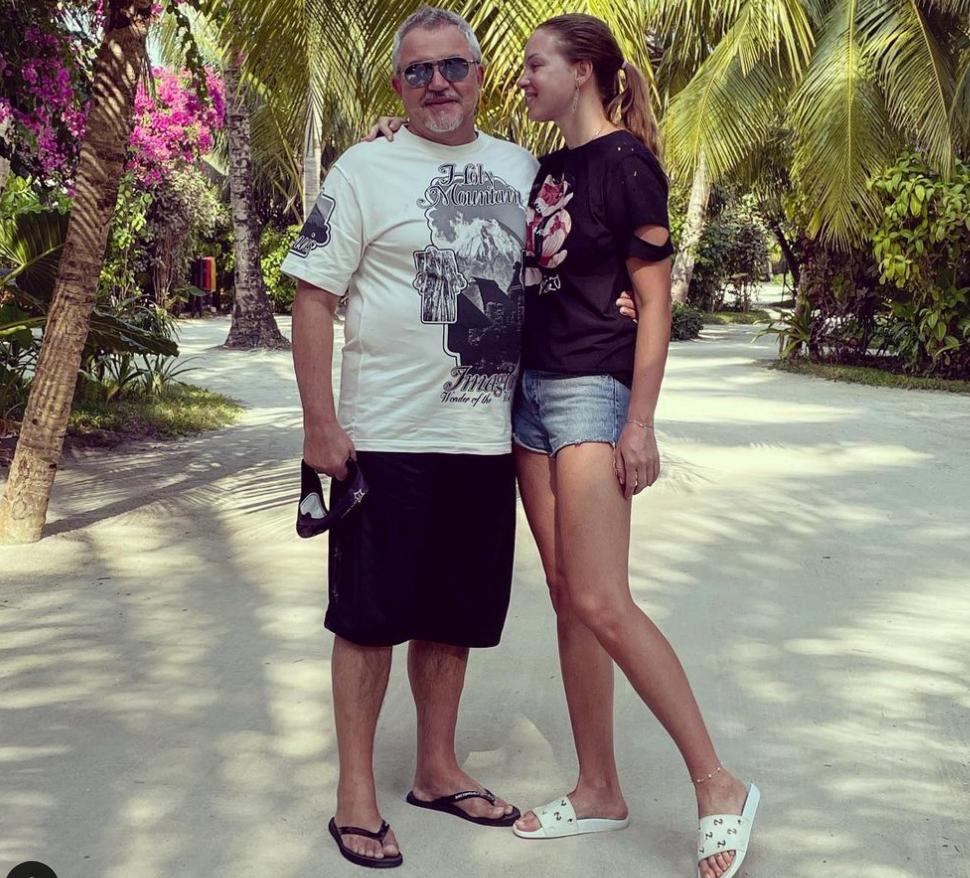  Живем и смываем грязь мальдивской волной : Полина Диброва заступилась за мужа перед хейтерами в Сети