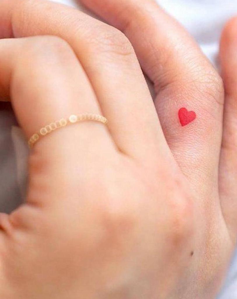 Изящные тату для девушек на пальцах: демонстрируем тонкий вкус